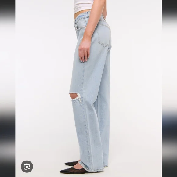 Abercrombie&Fitch The Baggy Low Rise Jeans Light Wash Ripped Size 24 00 - Picture 4 of 7